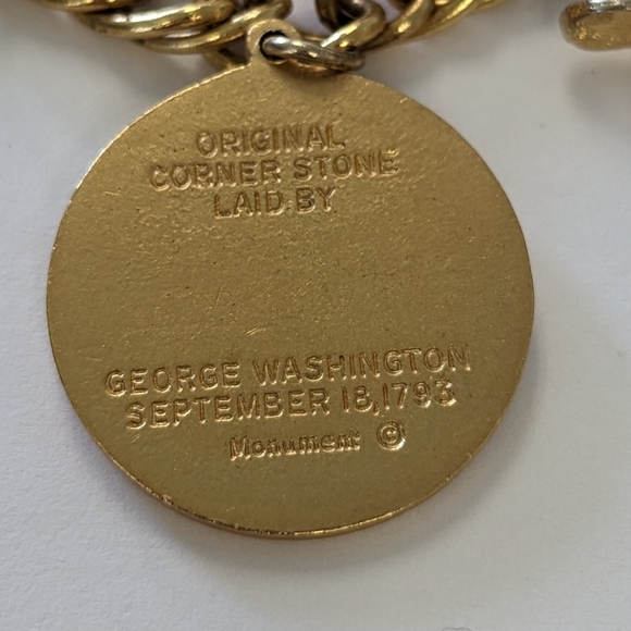 VTG GOLD TONE FAUX PEARL & RHINESTONE CHUNKY CHARM BRACELET - Picture 7 of 10